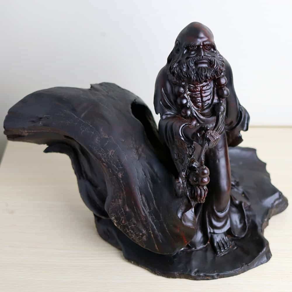 Gỗ trắc sử dụng để đ&uacute;c tượng đạt ma