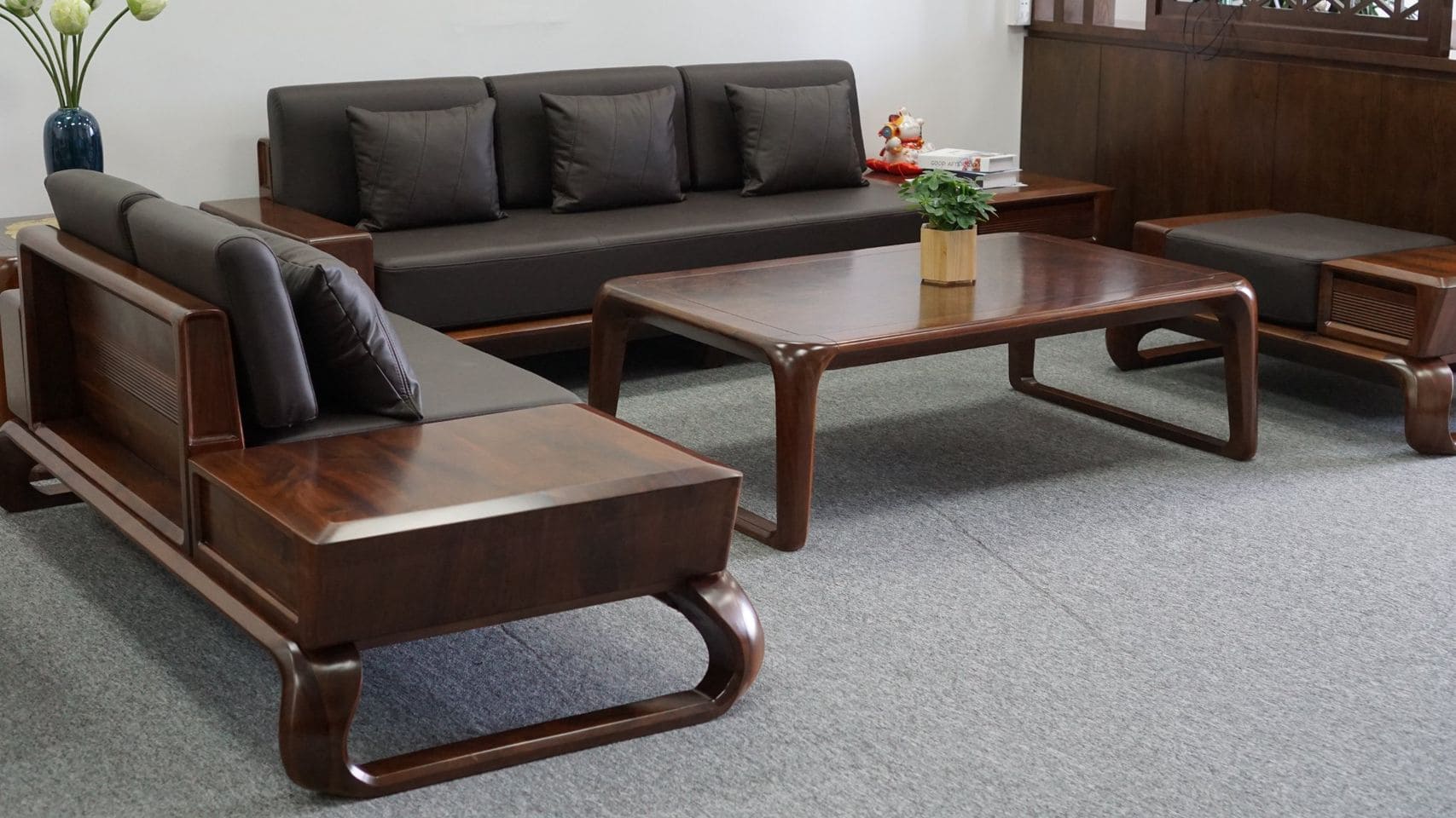 Một thiết kế b&agrave;n tr&agrave; &oacute;c ch&oacute; đơn giản, giữ vẹn nguy&ecirc;n n&eacute;t đẹp của chất liệu gỗ cao cấp
