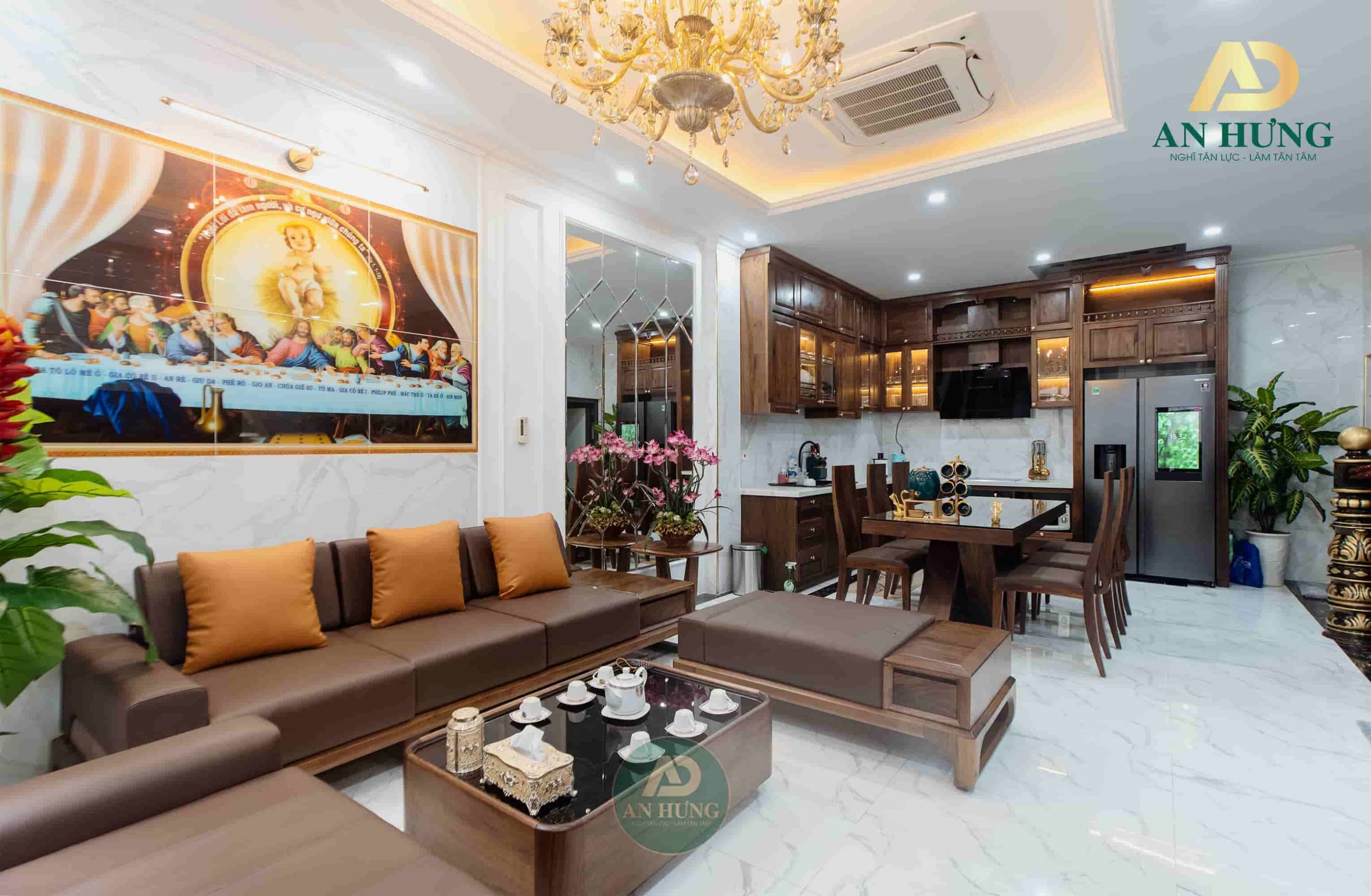 B&agrave;n uống tr&agrave;&nbsp;gỗ &oacute;c ch&oacute; với mặt đ&aacute; đen b&oacute;ng thể hiện đẳng cấp của gia chủ
