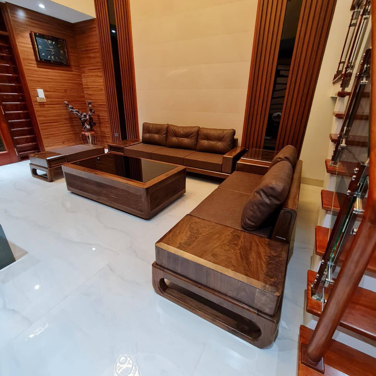 Thiết kế b&agrave;n tr&agrave;&nbsp;sang trọng, đẳng cấp bạn kh&ocirc;ng n&ecirc;n bỏ lỡ