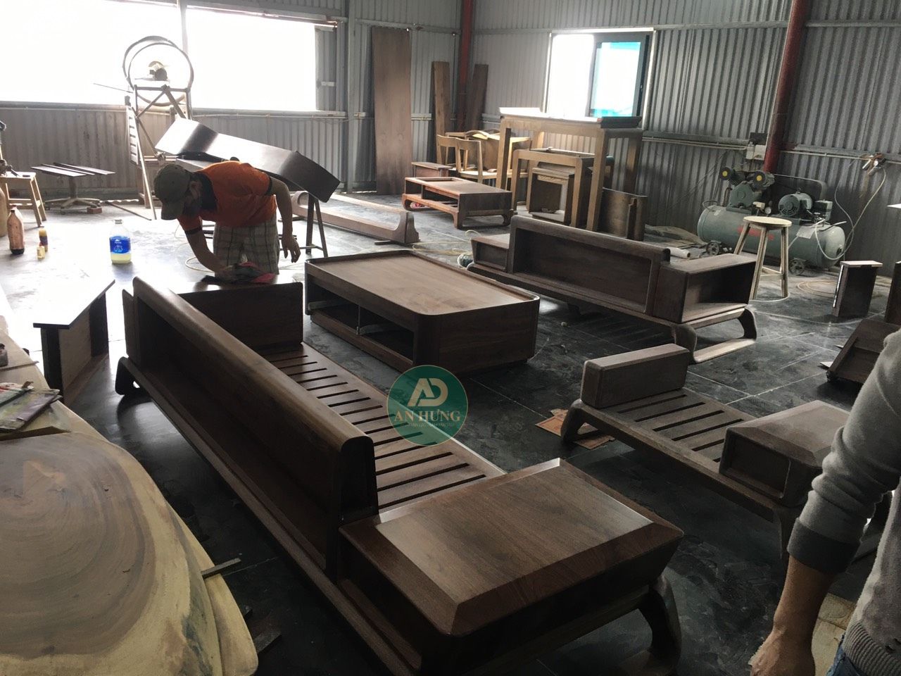 Đơn vị sản xuất b&agrave;n ghế gỗ &oacute;c ch&oacute; uy t&iacute;n, chất lượng