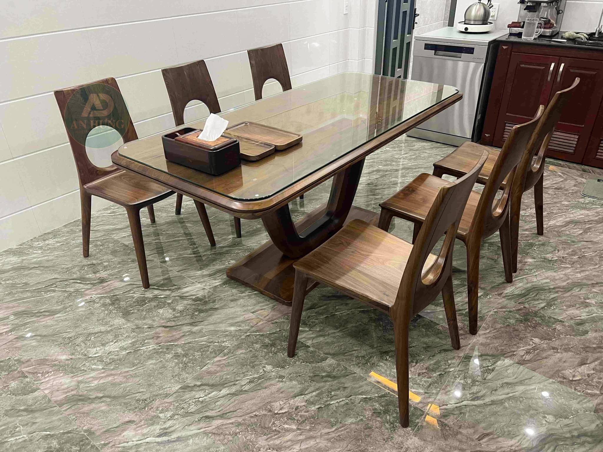 Mẫu b&agrave;n ghế ăn gỗ &oacute;c ch&oacute; tại An Hưng được đặt đ&oacute;ng theo k&iacute;ch thước mong muốn của gia chủ