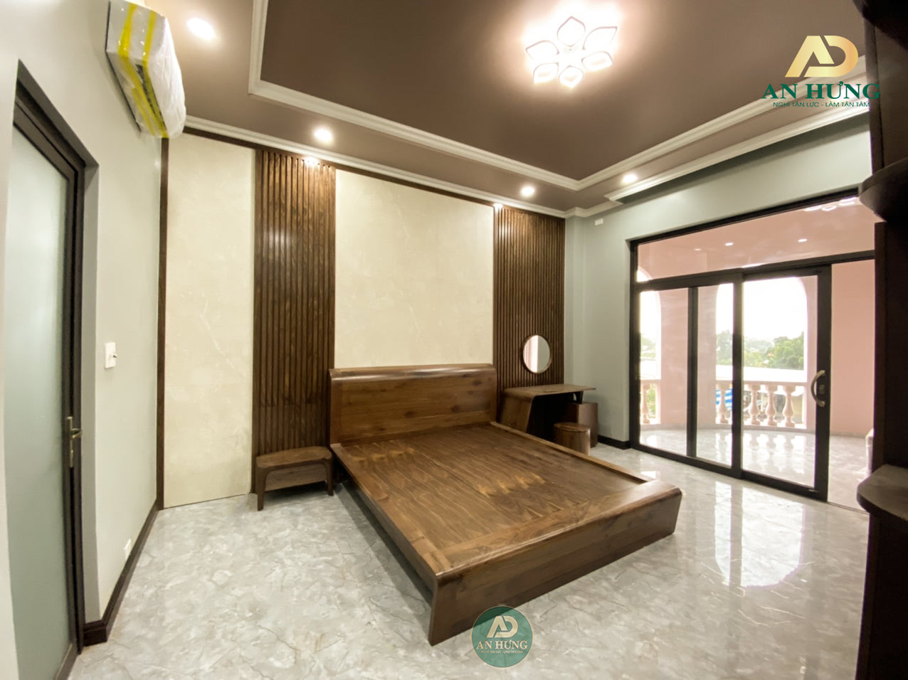 H&igrave;nh 5: V&aacute;ch ốp tường gỗ &oacute;c ch&oacute; ph&ograve;ng ngủ