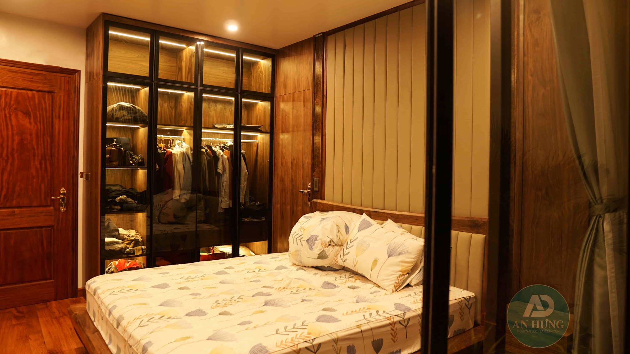 Tủ &aacute;o gỗ &oacute;c ch&oacute; c&aacute;nh k&iacute;nh l&agrave; sản phẩm nội thất hiện đại, cao cấp