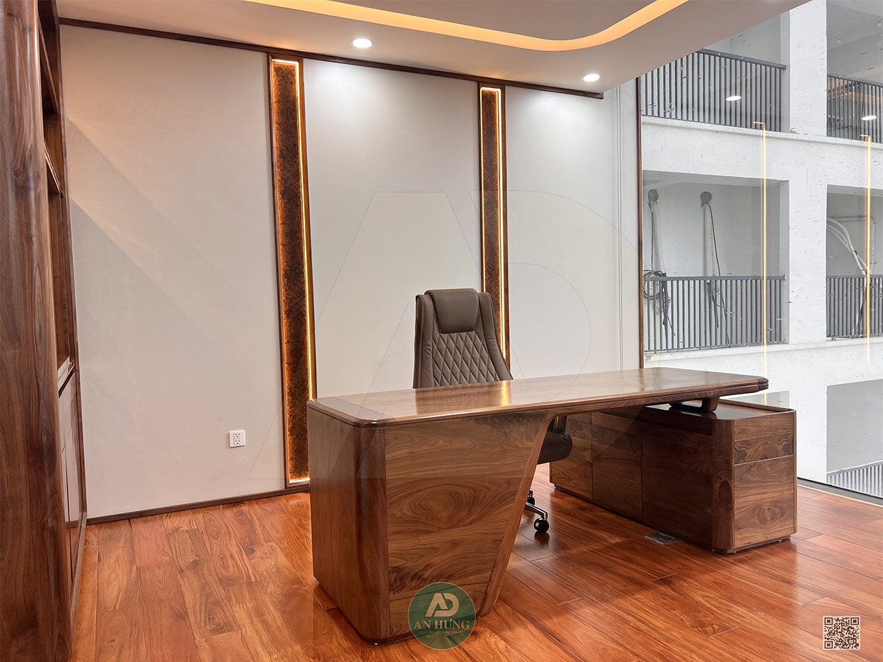 Kiểu d&aacute;ng b&agrave;n l&agrave;m việc được ưa chuộng sử dụng trong những năm gần đ&acirc;y
