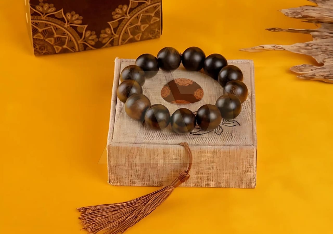 V&ograve;ng gỗ trầm hương.